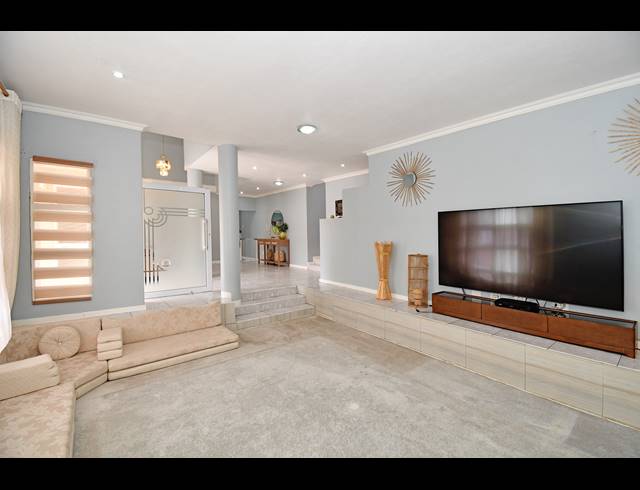 6 BEDROOM HOUSE FOR SALE IN CROWN NORTH